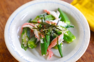 最小限の食材で♪あと一品にぴったりな「カニカマ」の副菜