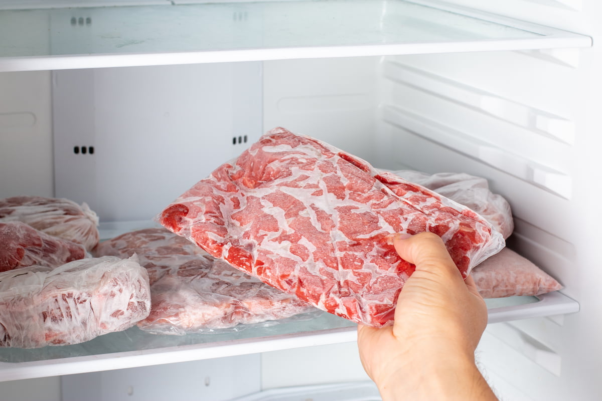 冷凍肉を冷蔵庫へ