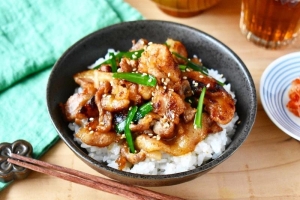 さっと作れてご飯がすすむ！「豚にら丼」おすすめレシピ