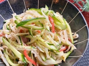 旨味と香りの相乗効果！ごま油香る「カニカマ」のやみつき副菜