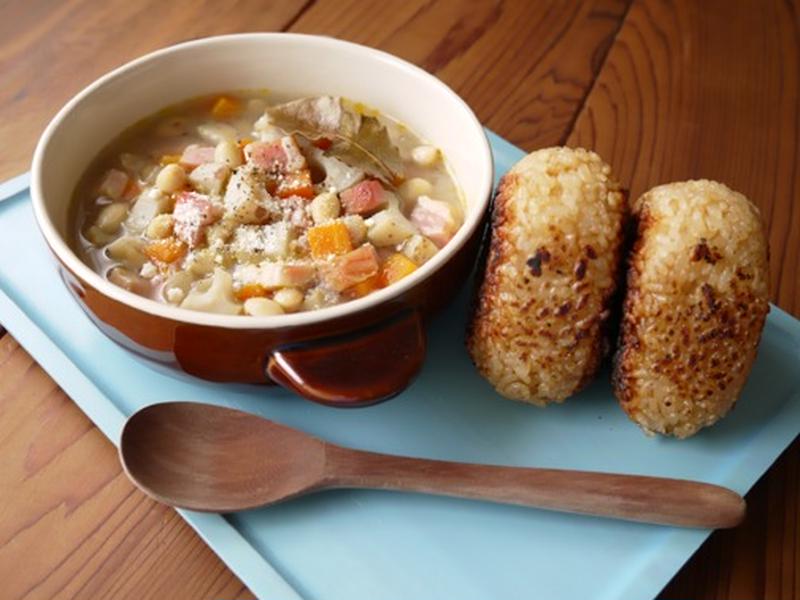具だくさんでお腹満足！「大豆×根菜」の食べるスープ