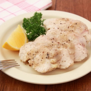 電子レンジで完成♪レモンがさわやかに香る「鶏むね肉」のおかず