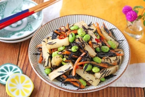 栄養たっぷり副菜♪シャキシャキおいしい「長芋と枝豆のひじき炒め」