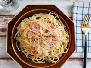 あるもので簡単に♪「玉ねぎ×ベーコン」が主役のお手軽パスタ