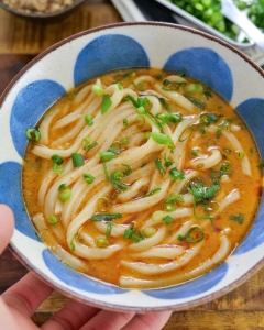 肌寒い季節に体ぽかぽか♪食欲そそる「ピリ辛うどん」