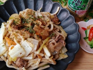 野菜も摂れる！ランチにぴったり「白菜と豚肉」の焼きうどん