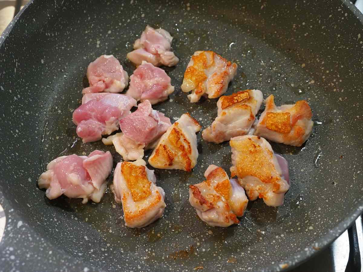 鶏もも肉とふわふわたまごのチリソース炒め