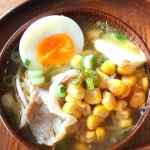 もやしを麺の代わりに♪温まりたい日にぴったりな「みそラーメン風もやしスープ」