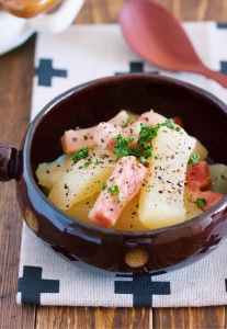 コクと旨味をプラス！「大根とベーコン」の煮物レシピ