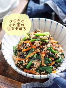 ご飯と合わせたい！旨味たっぷり「小松菜のそぼろ」おかず