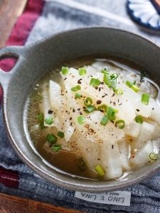 さっぱり塩味にやみつき♪冬の定番にしたい「大根のうま塩煮」