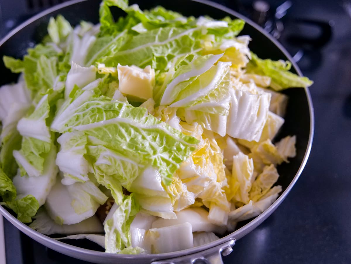 白菜とチキンの旨塩バター酒蒸し作り方
