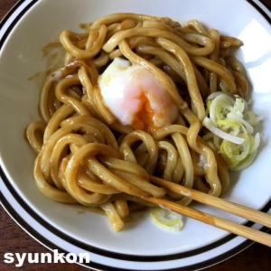 余りカレーのリメイクにも◎レンジで簡単「カレーうどん」の作り方