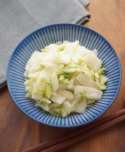 袋に入れてもむだけでOK！ラクしておいしい「白菜の漬物」