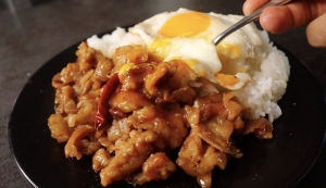 一皿で大満足♪忙しいときにぴったりな「豚肉と卵のご飯もの」