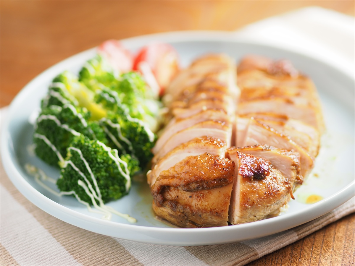 筋肉料理人の鶏むね肉のカレーソース焼きのレシピ