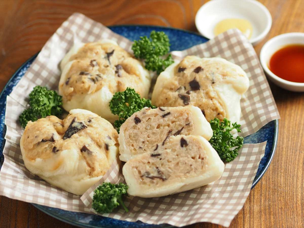 皮は食パンでOK！レンジで簡単に作れる「はみだし鶏むね肉まん」-筋肉