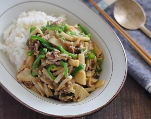 パパッと作れて節約にもなる♪「ひき肉×ご飯もの」