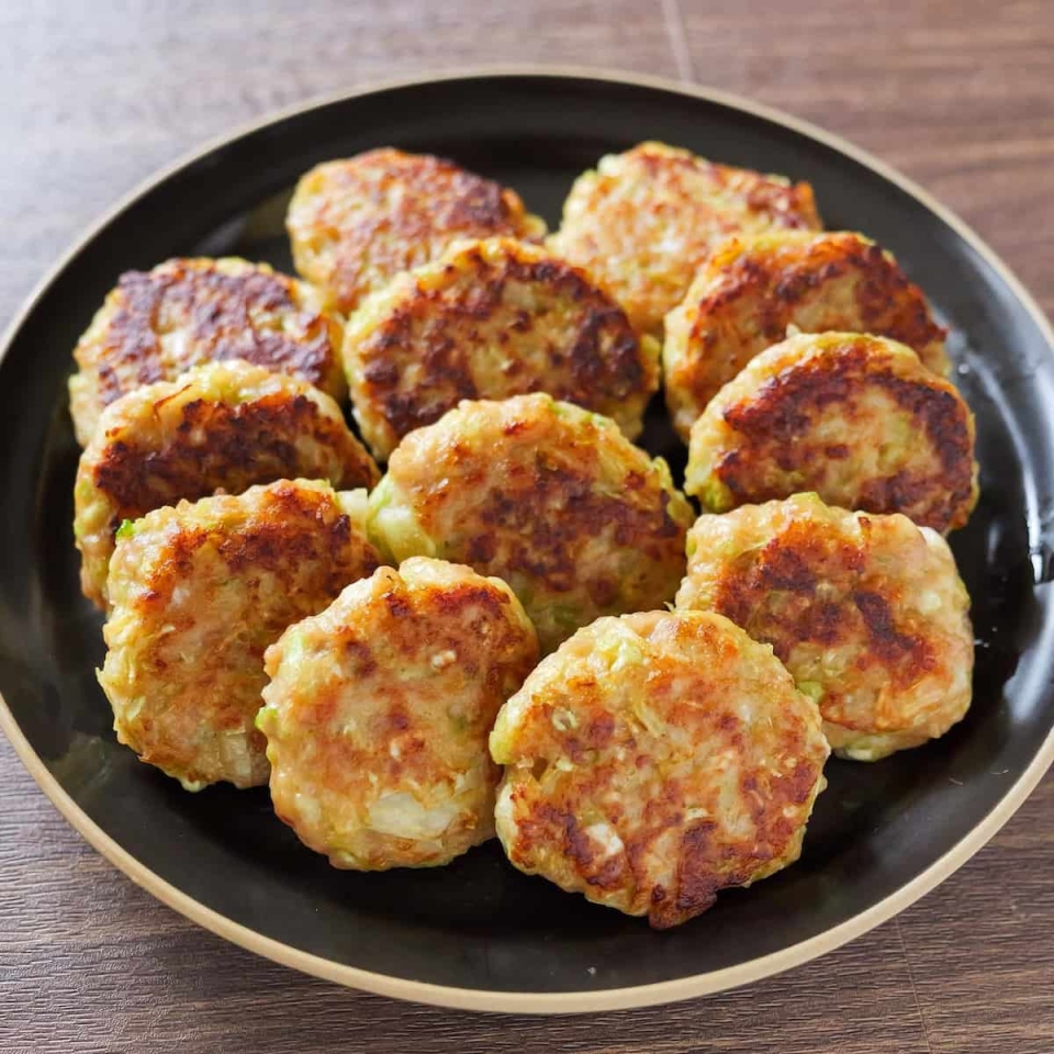 少ない肉でも食べ応えばっちり!「かさ増しつくね」の作り方