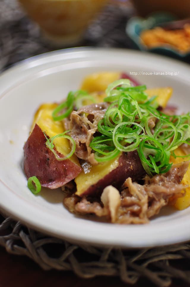 「さつまいもと豚肉の蒸し焼き」レシピ