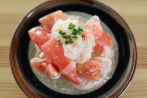 和えるだけで完成！旨味あふれる「トマトと玉ねぎの塩麹和え」レシピ