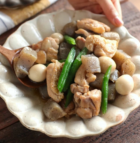 食べ応えばっちり！腸活にもおすすめな「鶏肉×こんにゃく」のおかず