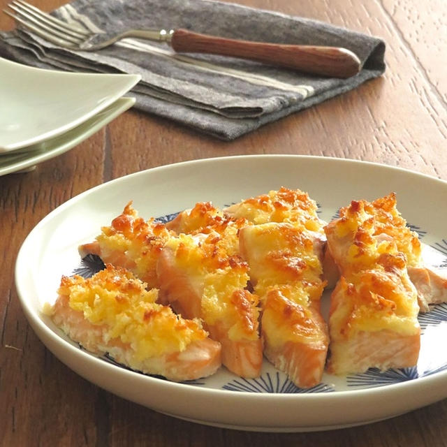 「鮭のマヨチーズパン粉焼き」レシピ