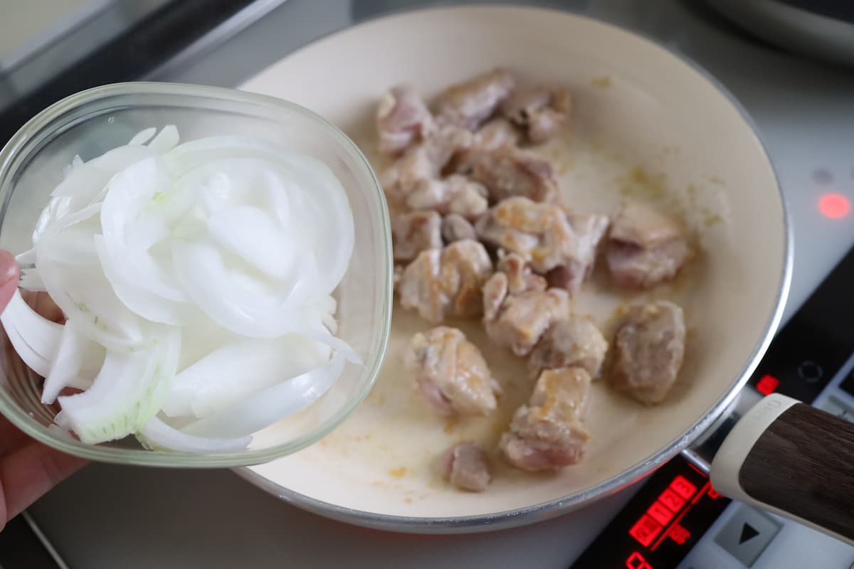 「鶏肉と玉ねぎのオイスター照り焼き」レシピ
