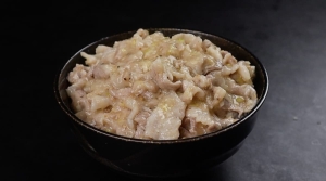 レンチンとは思えない！レモンでさっぱり「ねぎ塩豚カルビ丼」の作り方