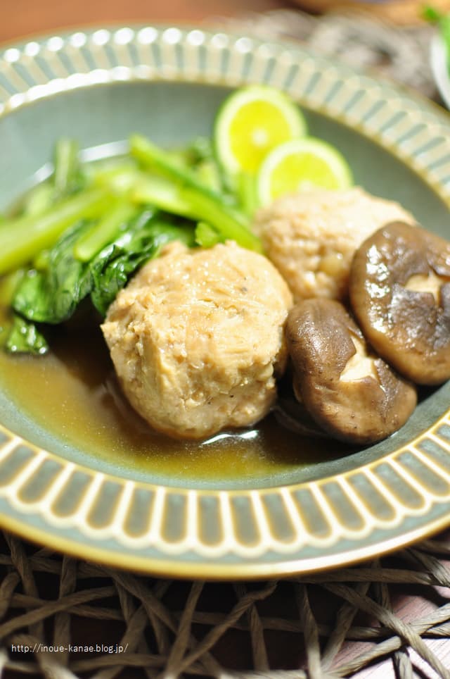 地味だけどこんなおかずが好き！「えのき入り鶏団子と小松菜の煮びたし」レシピ