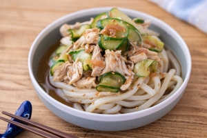 「夏休みの昼ごはんどうしよう…」を解決！もあいかすみさんの「冷凍うどん」レシピ5選