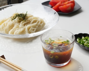 ひんやり麺類がおいしそうに見える！夏の涼しげ食器特集