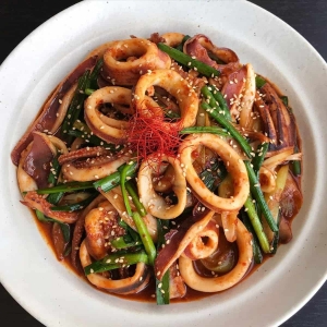 おつまみにぴったり！コリコリ食感がたまらない「いかの炒め物」