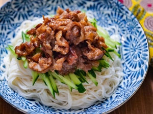 夏休みランチの救世主♪万能「豚こま肉みそ」とそうめんで「ジャージャー麺風」