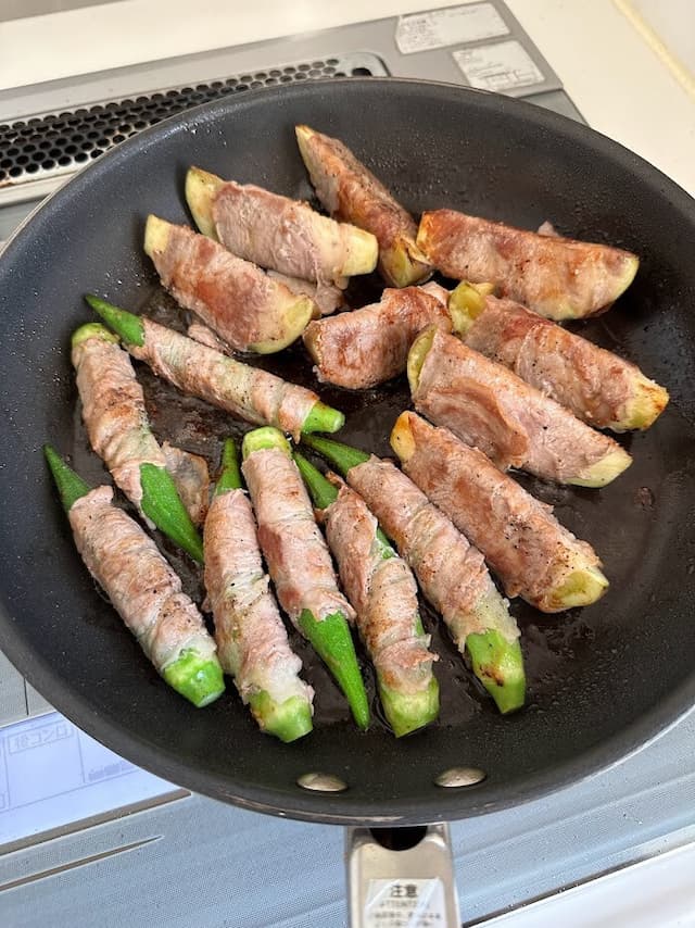 「水なすとオクラの肉巻きおろしポン酢」レシピ