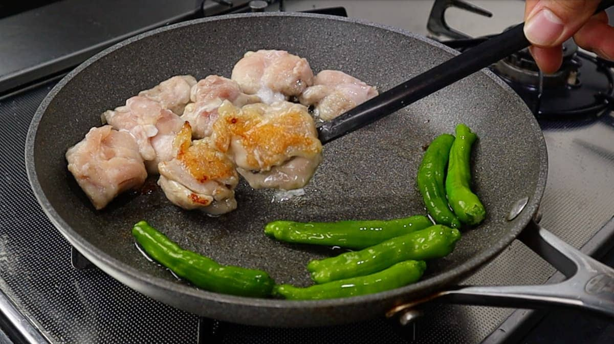 ししとうも焼く　夏野菜の焼き浸し だれウマ