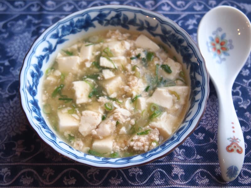 味付けはめんつゆのみ！簡単！「鶏ひき肉と豆腐の煮物」レシピ