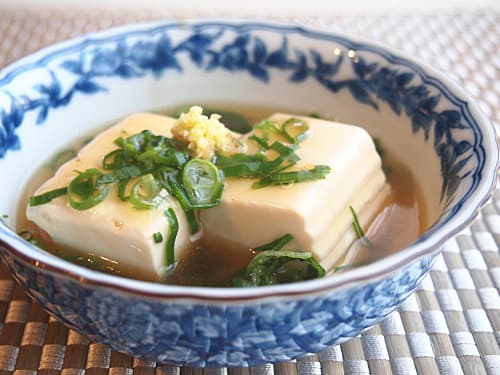 味付けはめんつゆで簡単！スプーンで食べる「豆腐の煮奴」