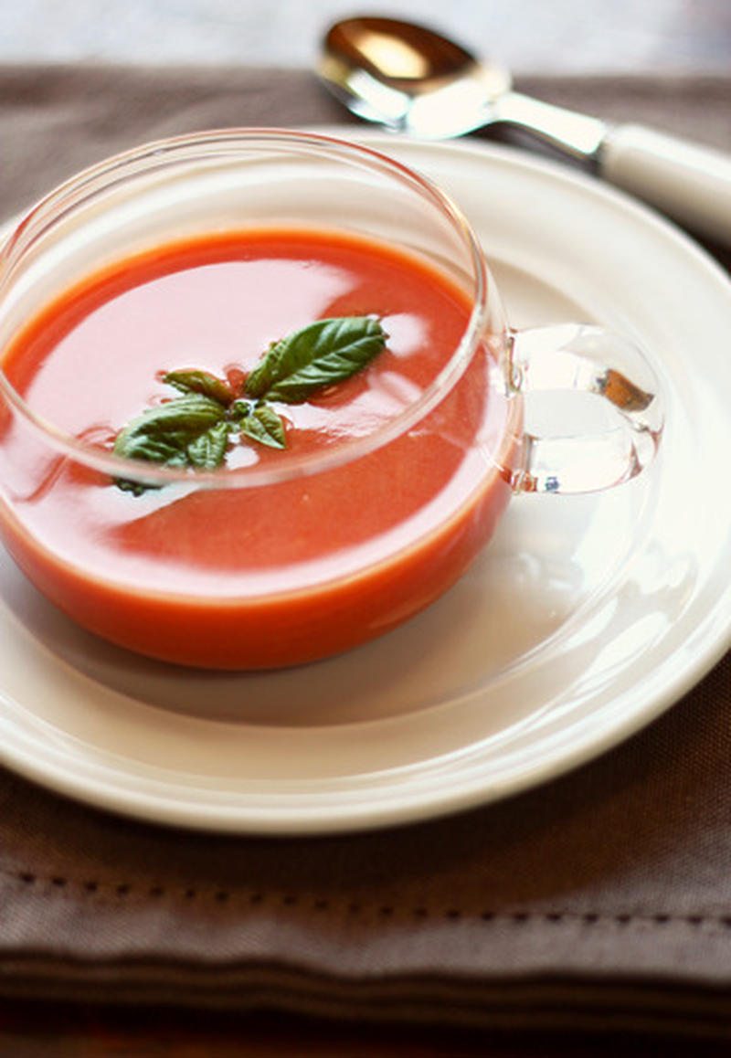 トマトジュースで最短1分！夏にうれしい「冷たいトマトスープ」レシピ