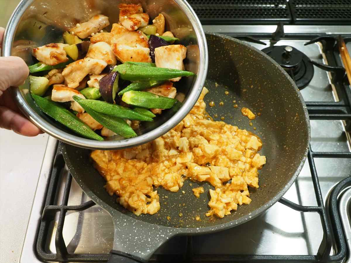 鶏むね肉と夏野菜の韓国味噌炒め