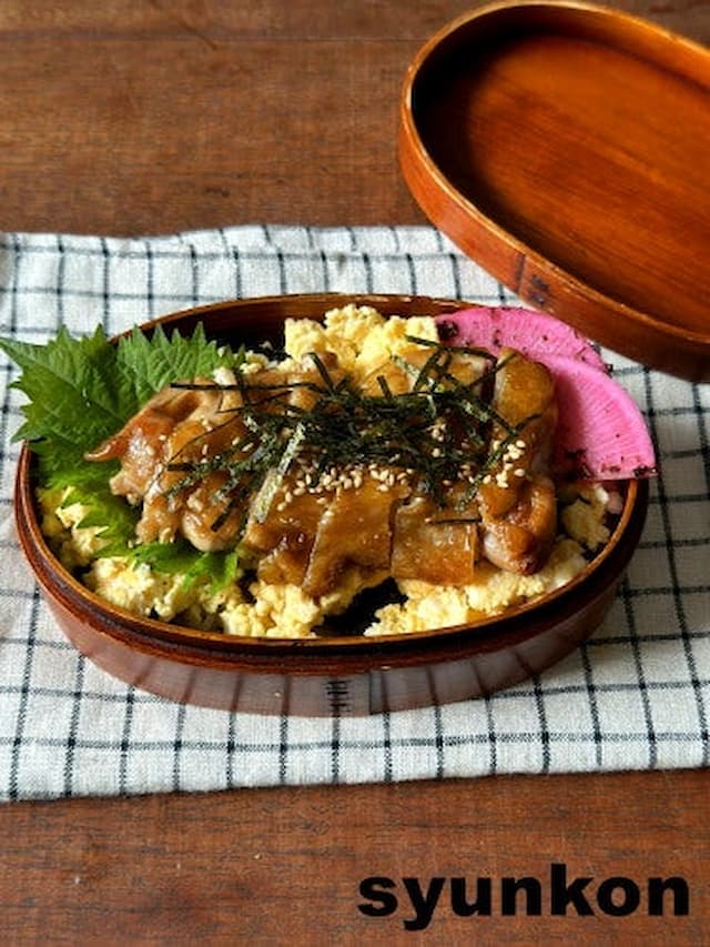 山本ゆりさんの「卵そぼろと照り焼きチキン弁当」レシピ