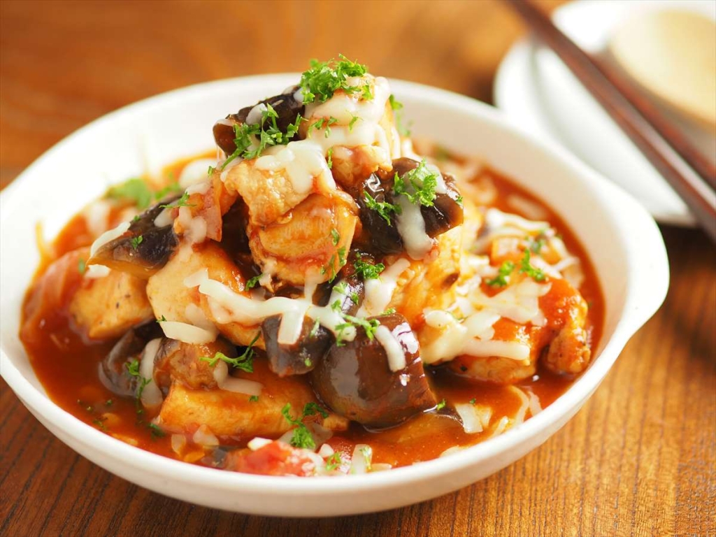一度に6人分作れる！「鶏むね肉となすのトマト煮」レシピ-筋肉料理人