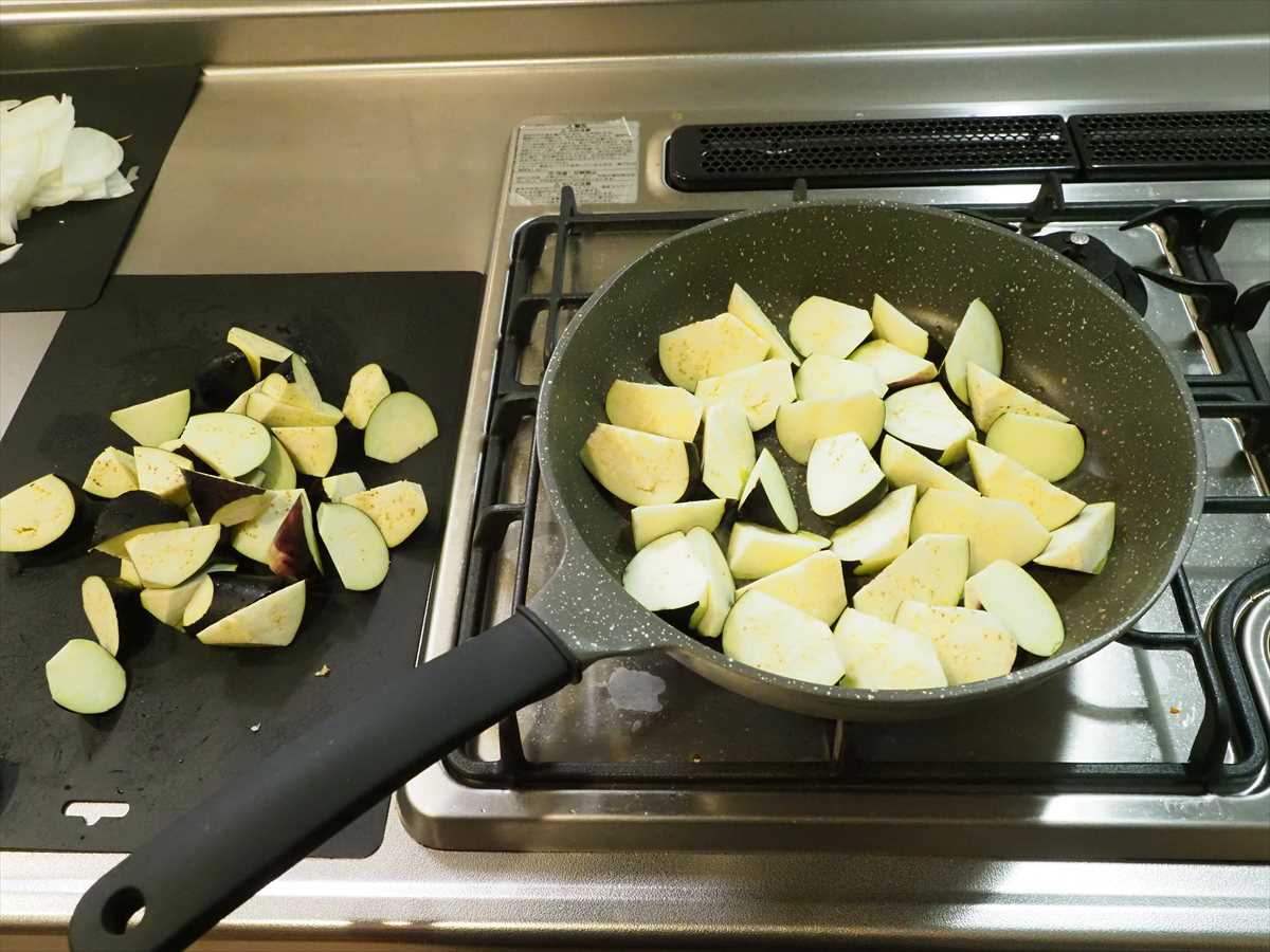 鶏むね肉とトマト缶で大量調理！タンパク質ガッツリ！　鶏むね肉と茄子のトマト煮