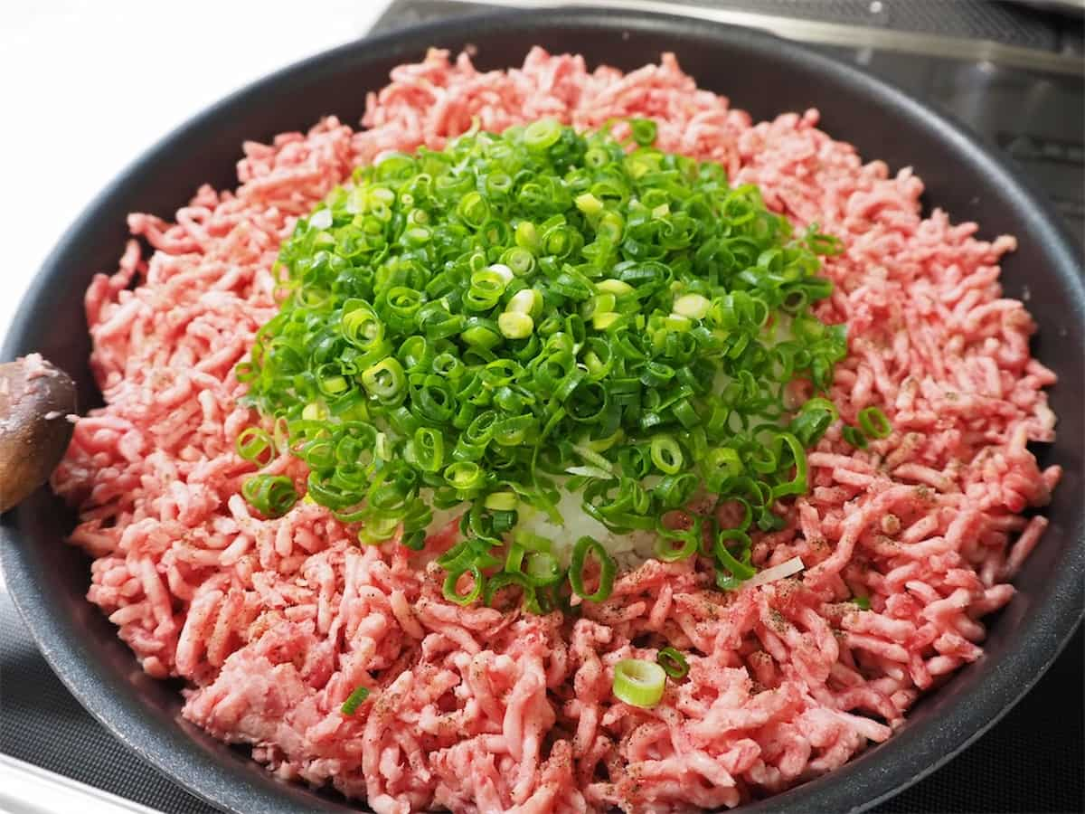 しにゃさんのひき肉とフライパンで♪「簡単ペッパーランチ風ライス」レシピ 工程3