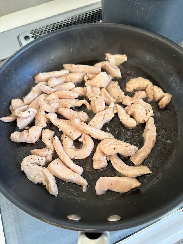 「鶏むね肉とセロリのあっさり春雨炒め」レシピ