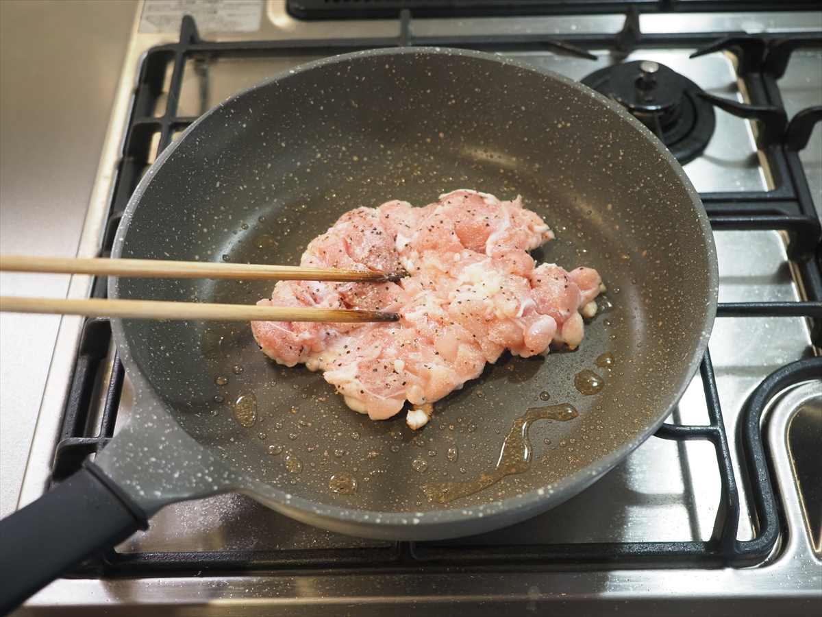 鶏もも肉の照り焼きチキンタルタル丼