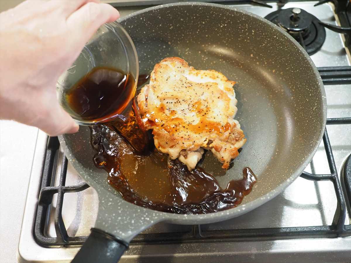 鶏もも肉の照り焼きチキンタルタル丼