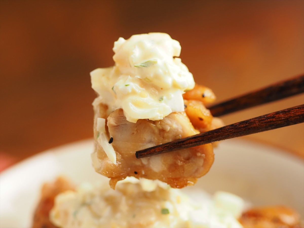 鶏もも肉の照り焼きチキンタルタル丼