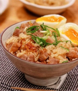 一杯で大満足♪忙しい日は「肉×炊き込みご飯」で決まり！