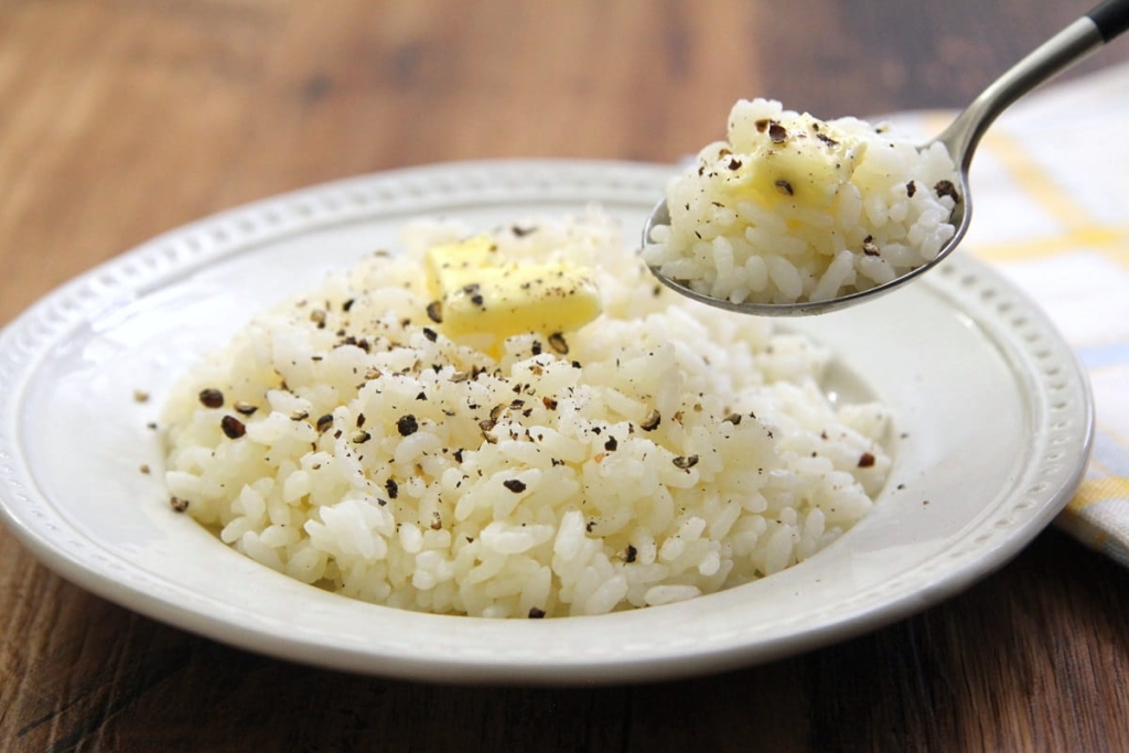 にんにくで食欲増進！やみつき必至の「ガリバタ味のご飯もの」